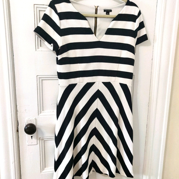 Ann Taylor Dresses & Skirts - Ann Taylor Striped dress 10 fit&flare